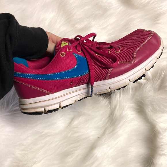 GOOD IUC Nike tennis shoes - Picture 2 of 4